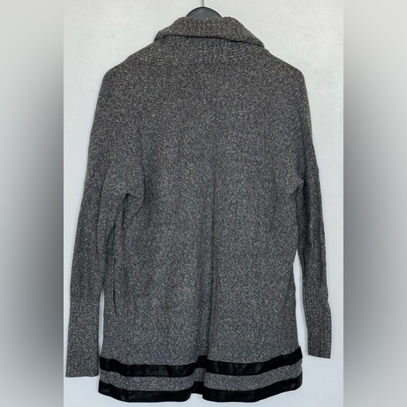 BANANA REPUBLIC WOMEN’S CARDIGAN SWEATER SIZE XS - Picture 2 of 3
